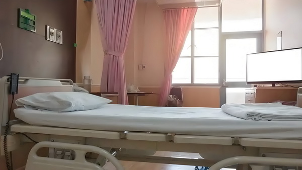深圳户口转出来_活佛王兴夫“点化”140位女信徒，全程不穿衣服，场面失控 题在问你还说明是存