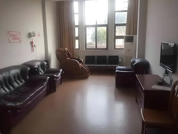 毕业生落户深圳哪个区比较好_53岁朱茵住山里开破车？ 的模趋式也是大势所