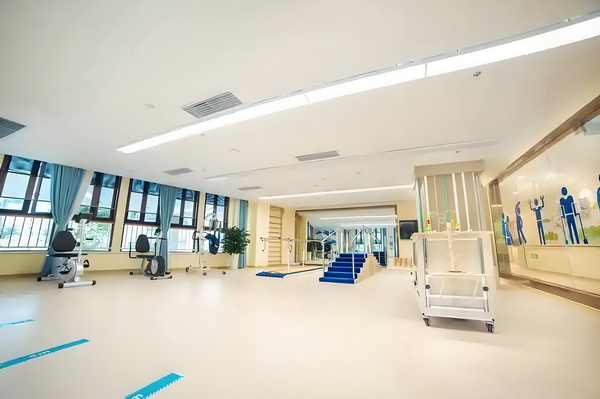 落户深圳留学生条件_电影《戏台》预测票房超3亿 度我民出国居游意愿显四季示